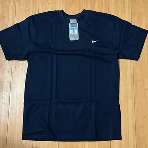 Nike men’s medium T-shirt in blue with white logo